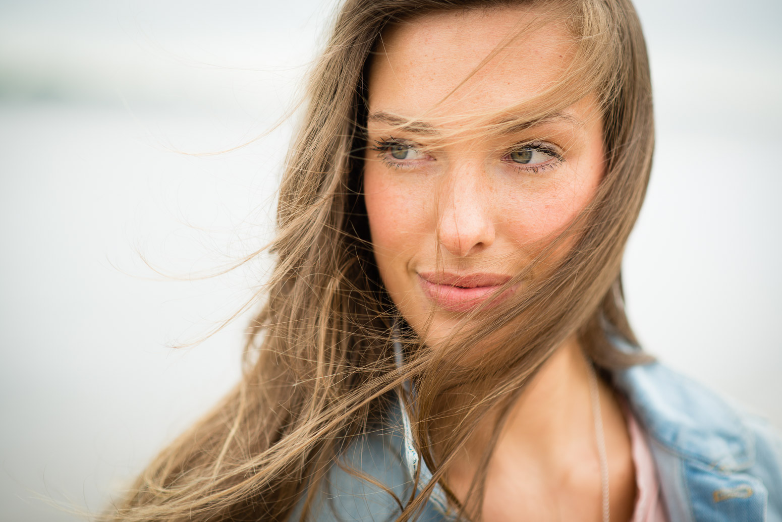 Portrait Fotoshooting in Hamburg am Elbufer