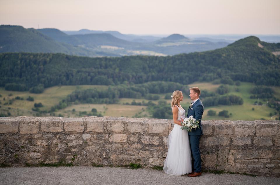Hochzeitsfotograf unterwegs für Maren und Dustin auf Burg Hohen Neuffen